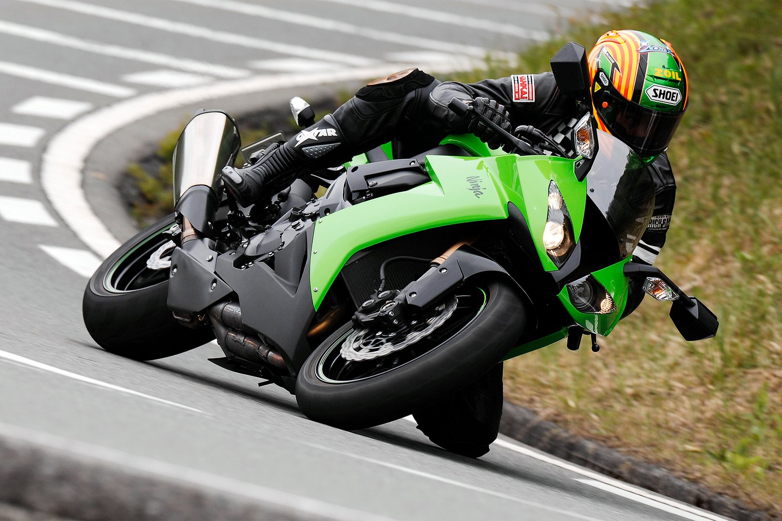 研ぎ澄まされた造形と走行性能／Ninja ZX-10R(2008) | 試乗・車両解説