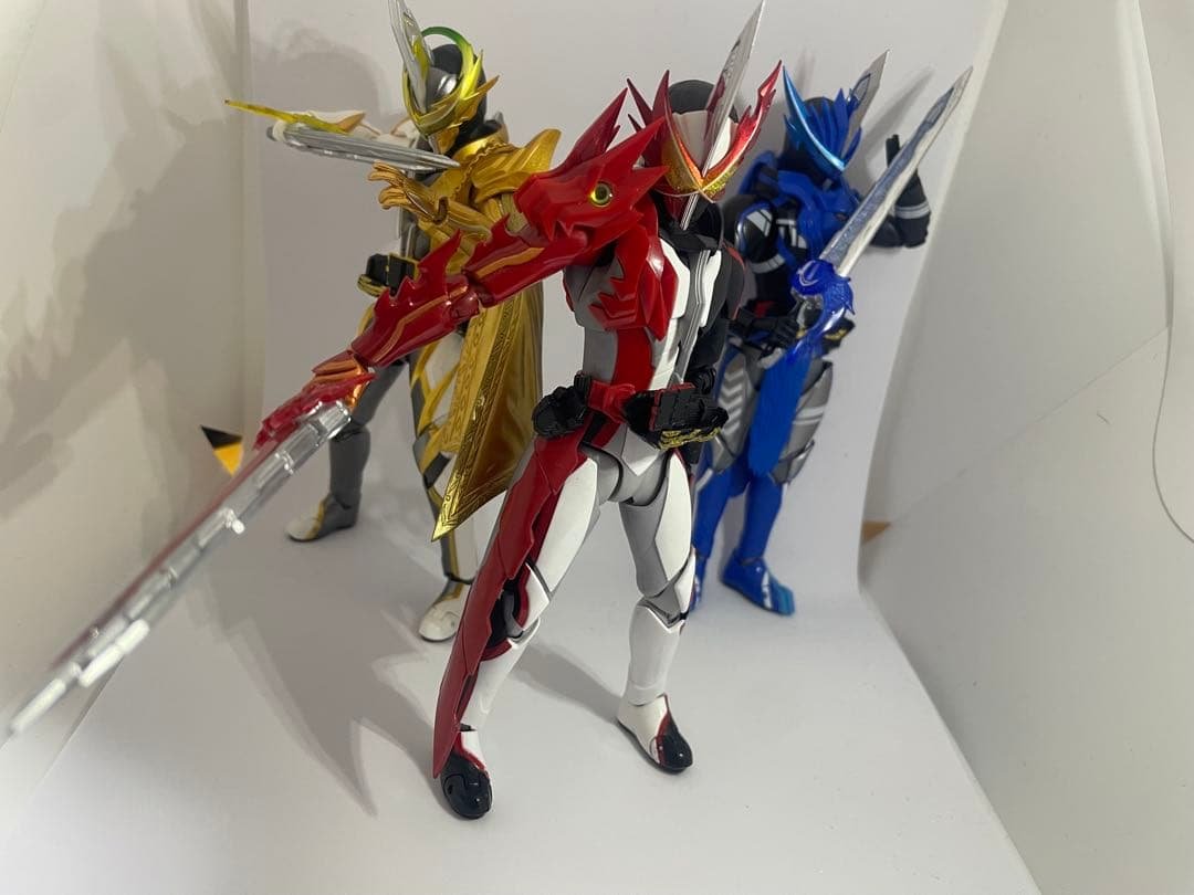 SHフィギュアーツ 仮面ライダーセイバー　ブレイズ　エスパーダ　三剣士セット 3月21日(日) 魂ウェブ商店受注締切！「S.H.Figuarts 仮面ライダー